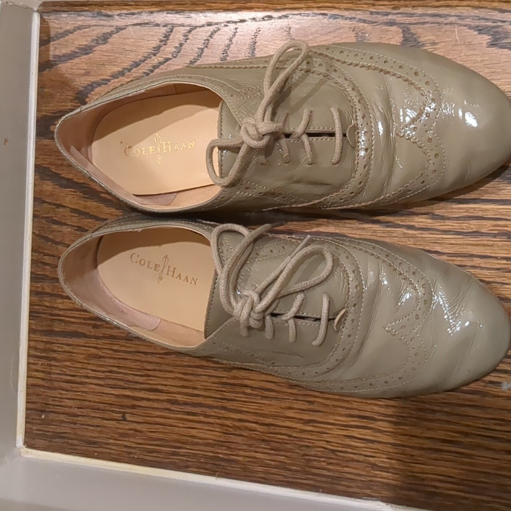 Women's shoes, size 7.5